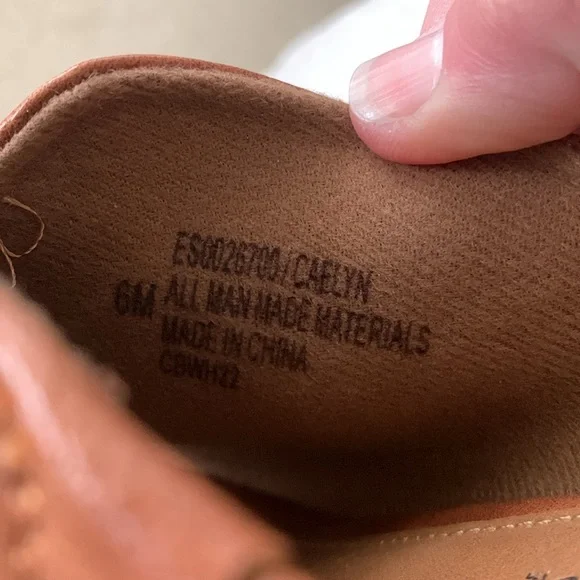 Sofft Euro Soft Caelyn brown leather heeled sandals. Size 6 - Picture 4 of 5